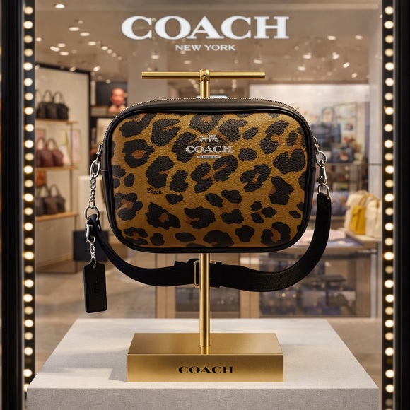 Unlisted for live shows only - Picture 2 of 4